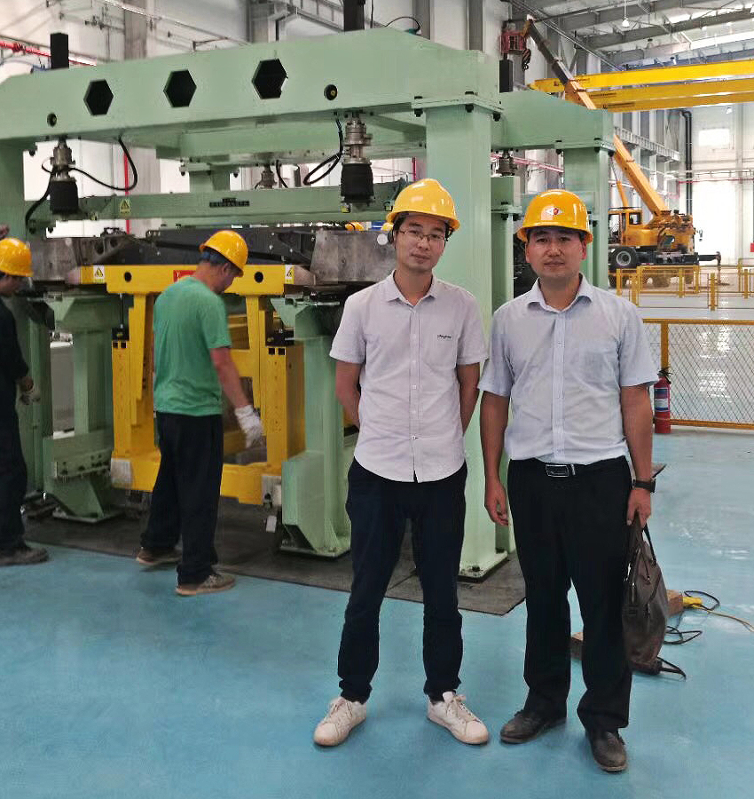 基準(zhǔn)工業(yè)設(shè)計總監(jiān)劉坤、基準(zhǔn)設(shè)計機(jī)構(gòu)大區(qū)副總經(jīng)理劉開3.JPG