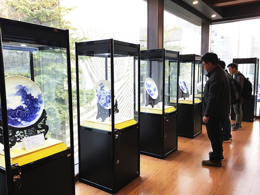 基準(zhǔn)設(shè)計(jì)機(jī)構(gòu)(佛山)的設(shè)計(jì)師參觀南粵書畫院1.jpg 基準(zhǔn)設(shè)計(jì)機(jī)構(gòu)(佛山)的設(shè)計(jì)師參觀南粵書畫院1.jpg