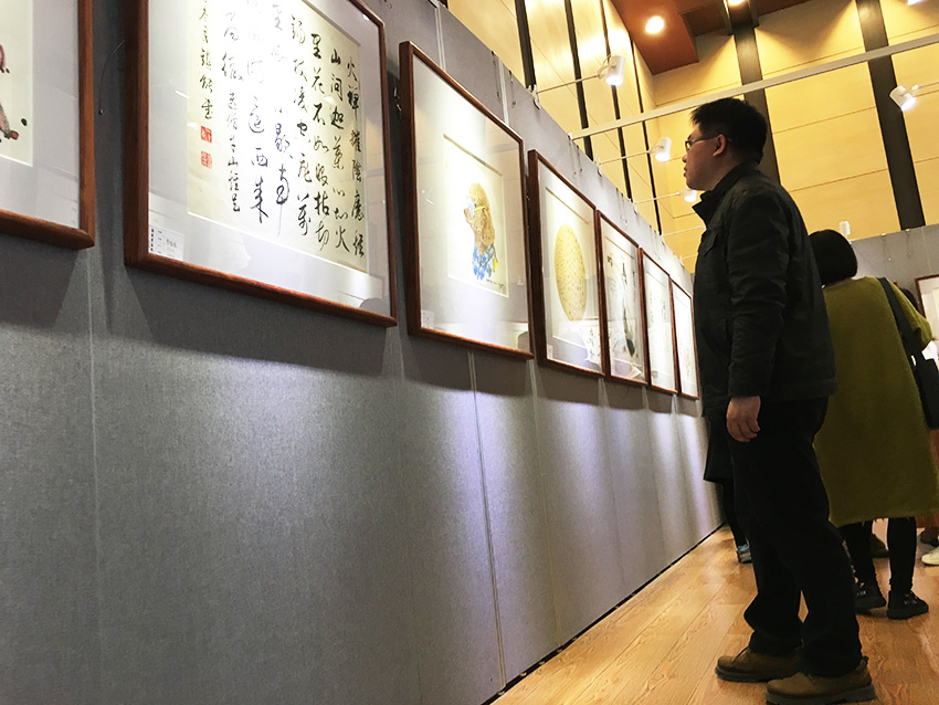 基準(zhǔn)設(shè)計(jì)機(jī)構(gòu)(佛山)的設(shè)計(jì)師參觀南粵書畫院3.jpg 基準(zhǔn)設(shè)計(jì)機(jī)構(gòu)(佛山)的設(shè)計(jì)師參觀南粵書畫院3.jpg